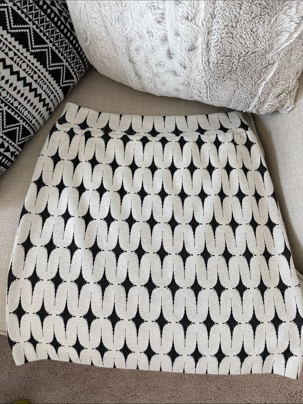 Black and White Geometric Knit Pencil Skirt